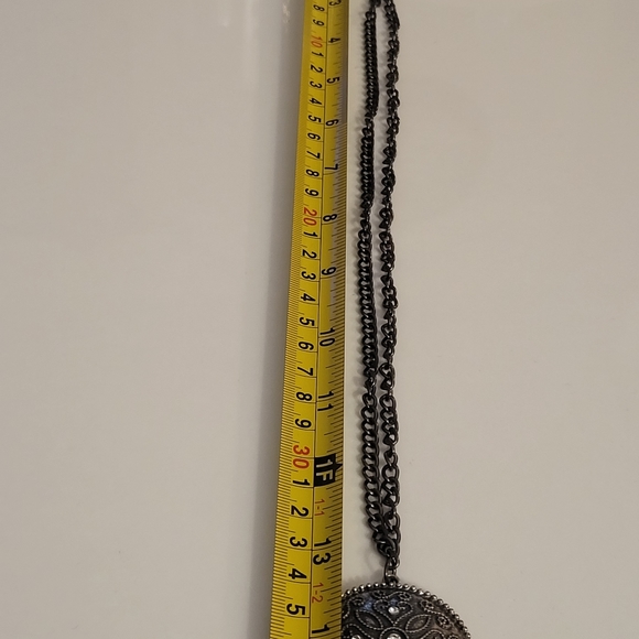 5for$25🥰 VINTAGE ESTATE bronze toned necklace Large Circle Crystal Rhinestones - Picture 7 of 7